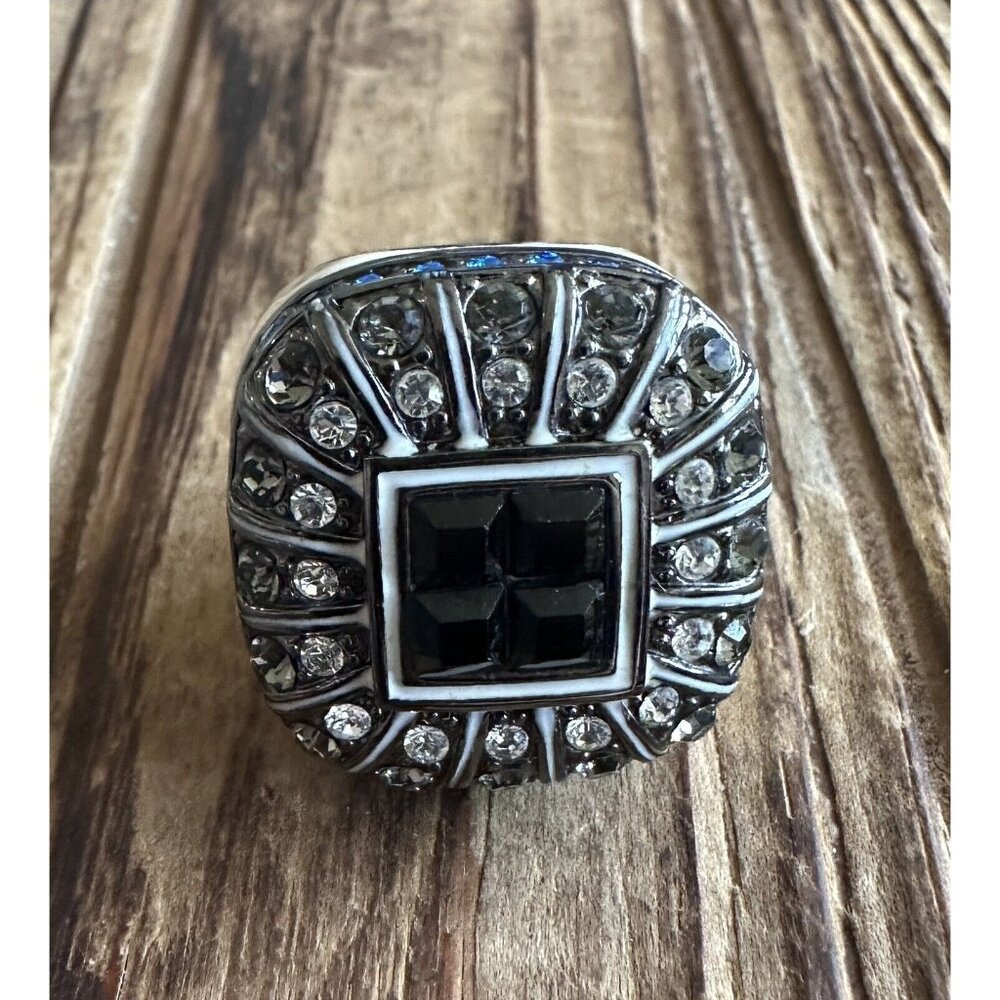 VINTAGE DESIGNER PRINCESS AMANDA BORGHESE SIGNET RING SZ 5 RUNWAY SPARKLY STONES